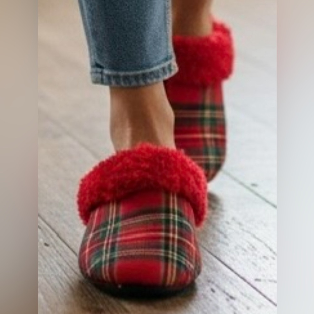 NEW RED Classical Plaid Slippers for Women Size LARGE Holliday